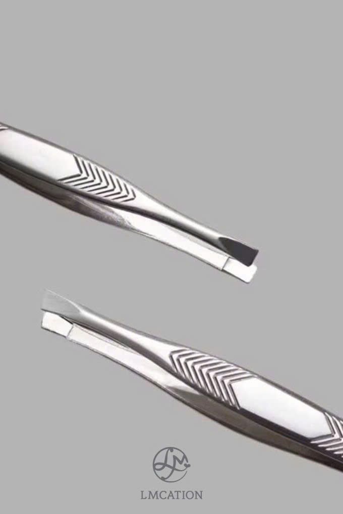 Mini Grooming Tool Set – Tweezers & Scissors