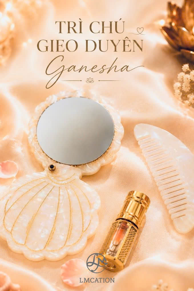 Unique Golden Aura Mini Mirror, Comb & Perfume Set